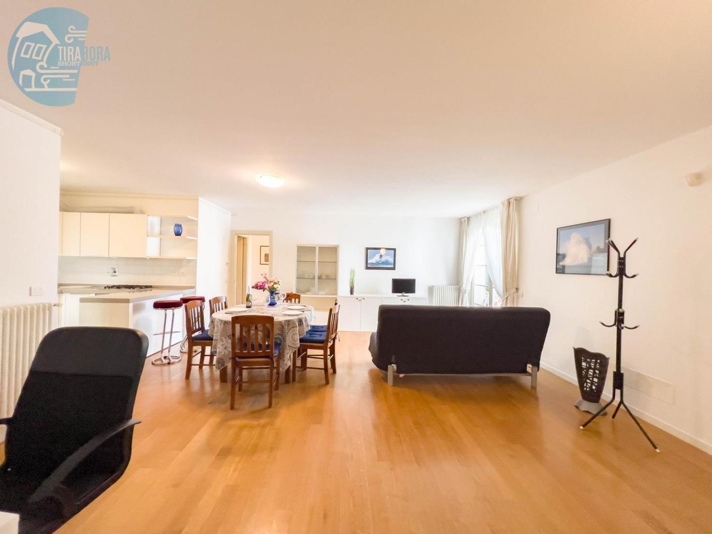 Апартаменты Cattedrale 5 Tirabora Short Rent Триест Экстерьер фото