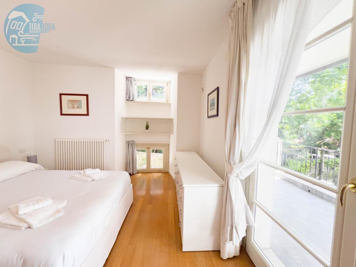 Апартаменты Cattedrale 5 Tirabora Short Rent Триест Экстерьер фото