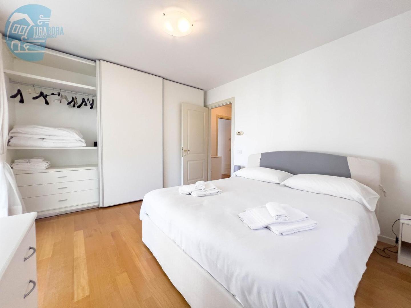 Апартаменты Cattedrale 5 Tirabora Short Rent Триест Экстерьер фото
