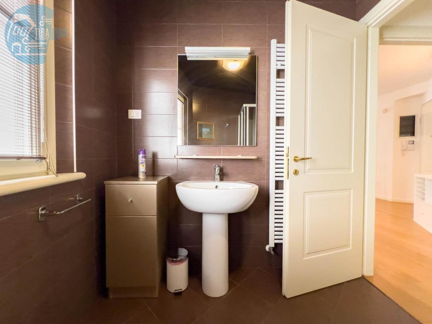 Апартаменты Cattedrale 5 Tirabora Short Rent Триест Экстерьер фото