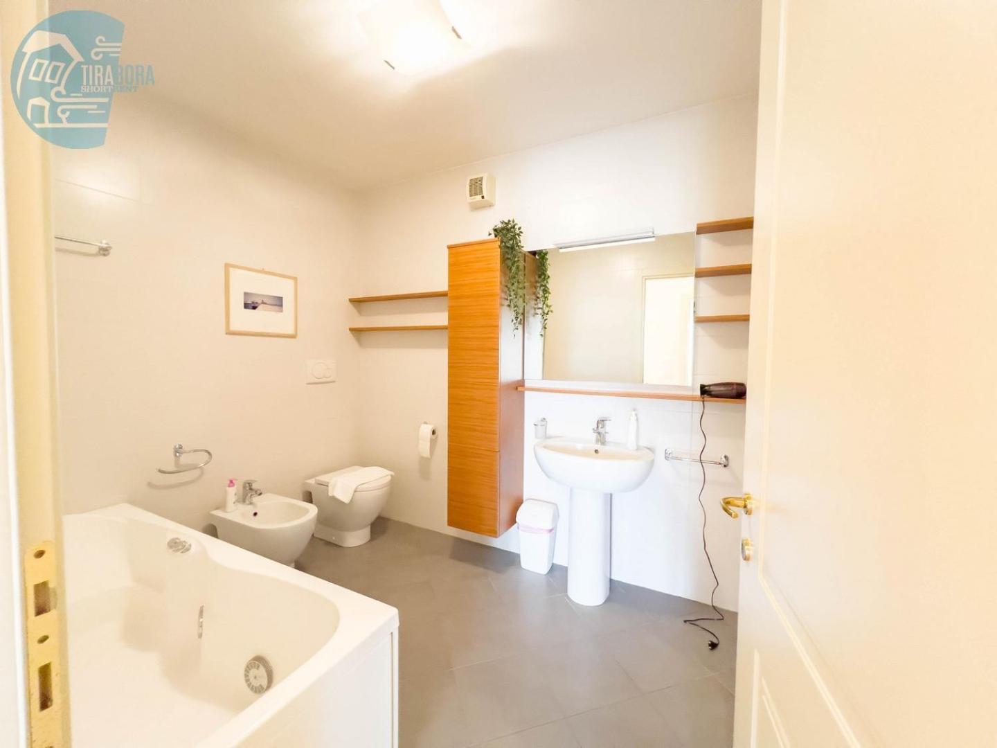 Апартаменты Cattedrale 5 Tirabora Short Rent Триест Экстерьер фото
