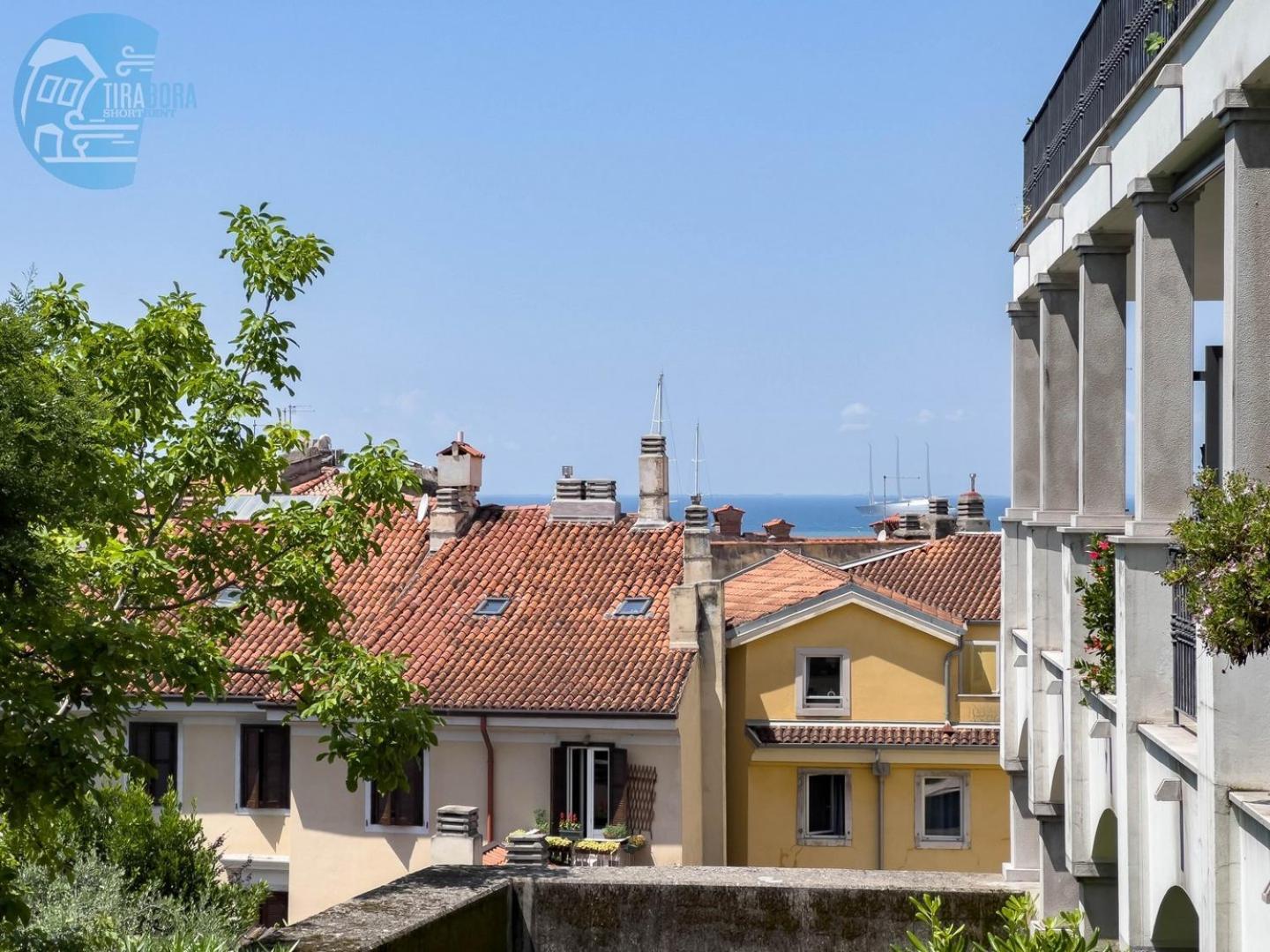 Апартаменты Cattedrale 5 Tirabora Short Rent Триест Экстерьер фото