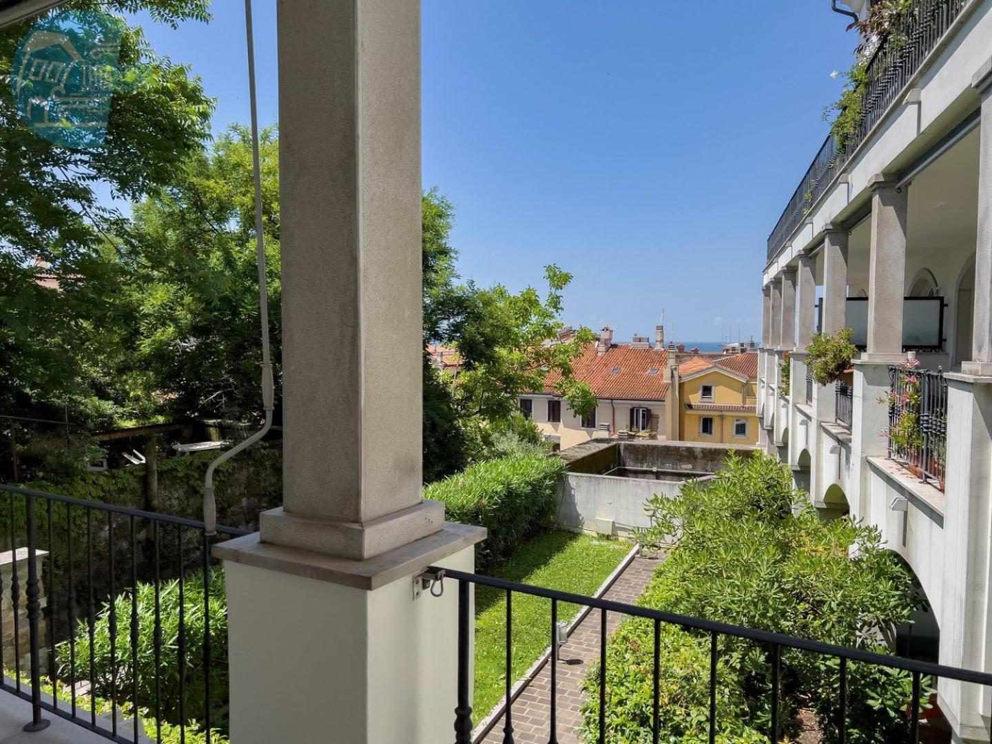 Апартаменты Cattedrale 5 Tirabora Short Rent Триест Экстерьер фото